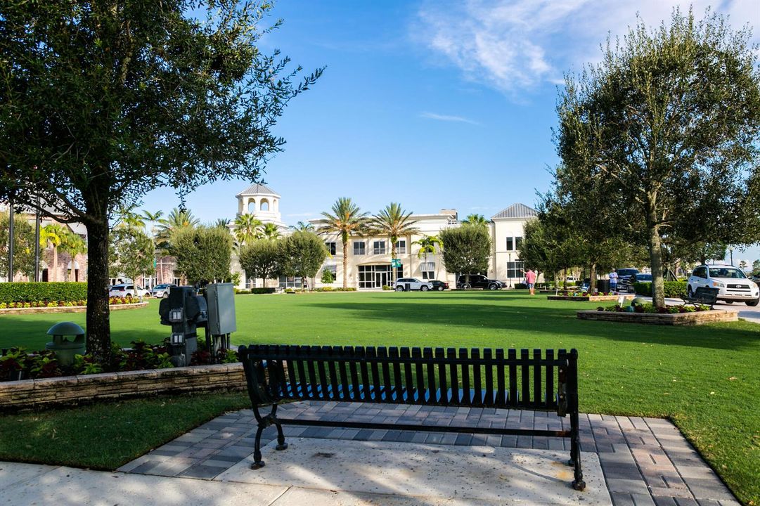 Tradition Square 2