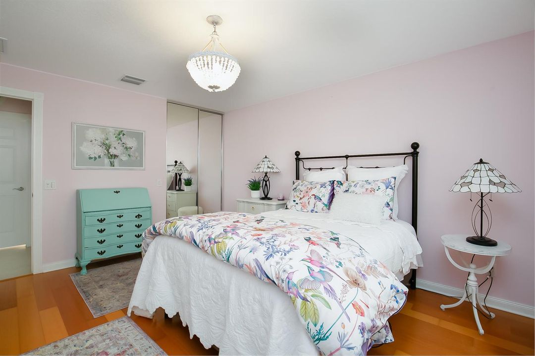 10509Stratton2-19