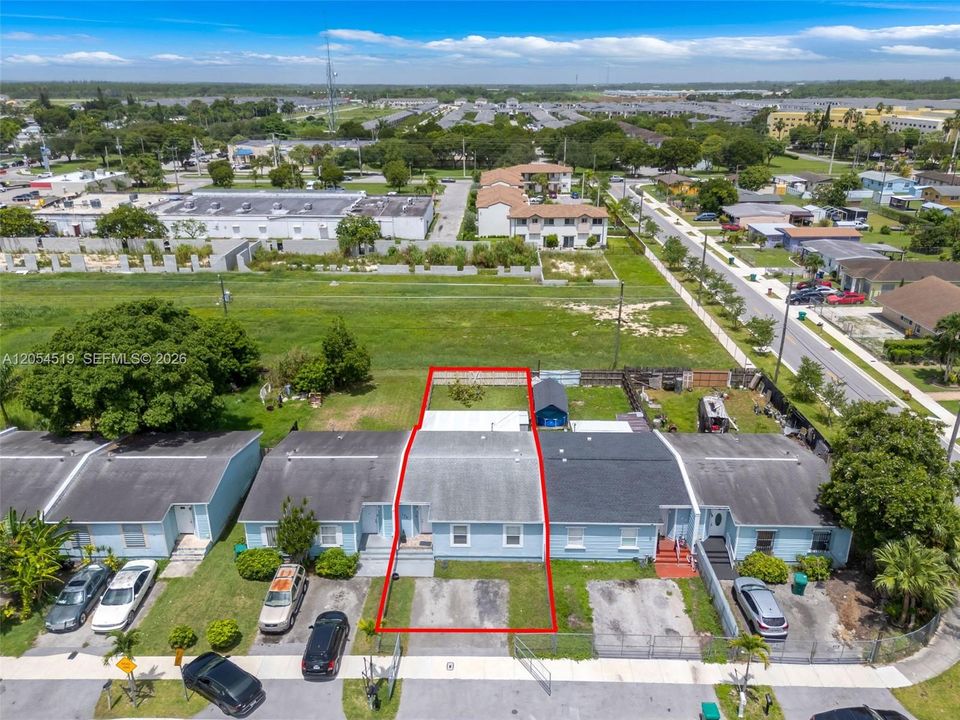 Недавно продано: $289,900 (3 спален, 2 ванн, 1130 Квадратных фут)
