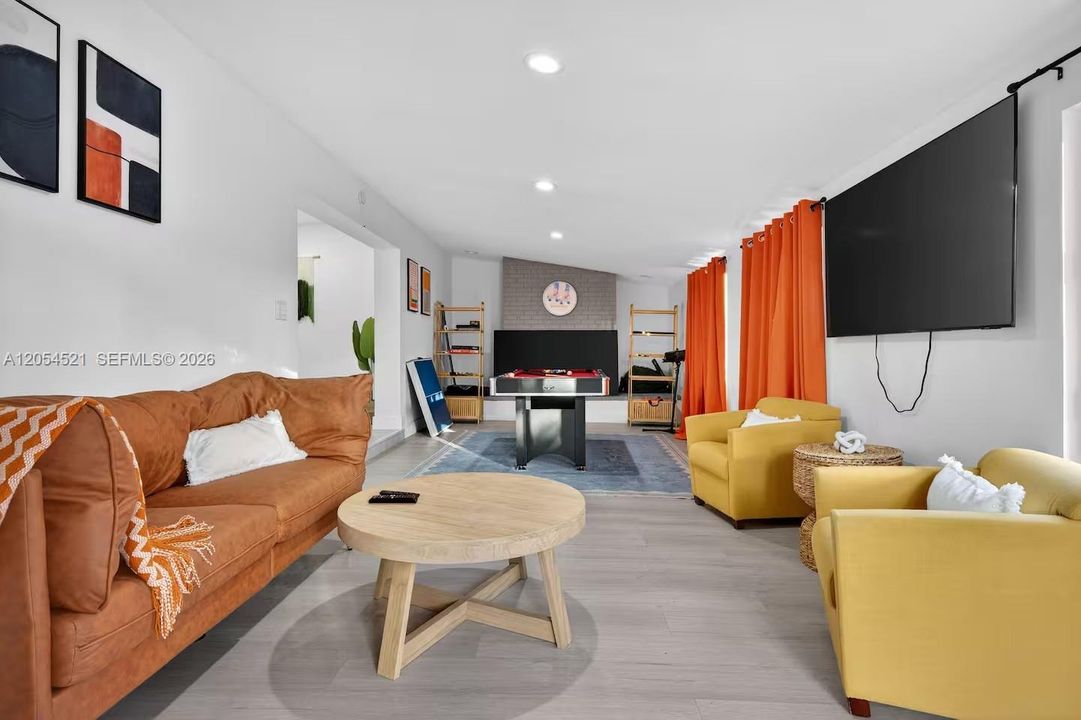 En Venta: $1,250,000 (4 camas, 3 baños, 1933 Pies cuadrados)