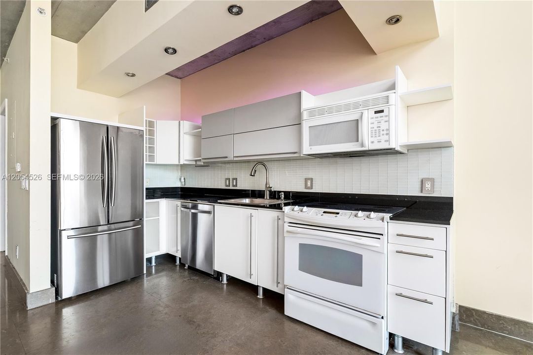 For Rent: $3,200 (1 beds, 1 baths, 795 Square Feet)