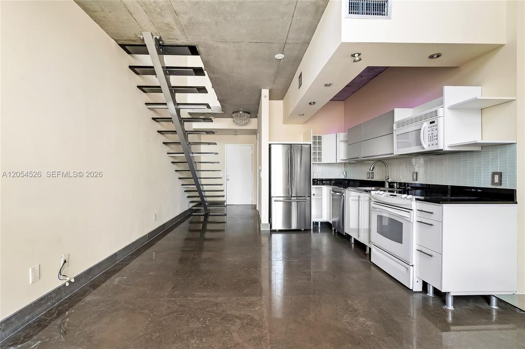 For Rent: $3,200 (1 beds, 1 baths, 795 Square Feet)