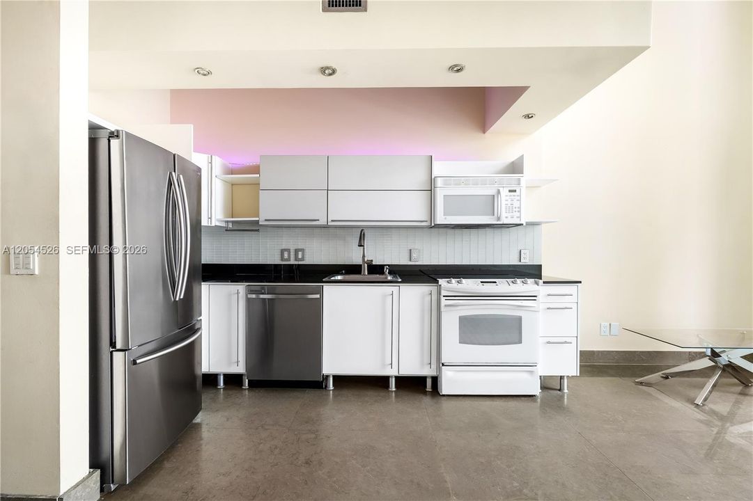 For Rent: $3,200 (1 beds, 1 baths, 795 Square Feet)