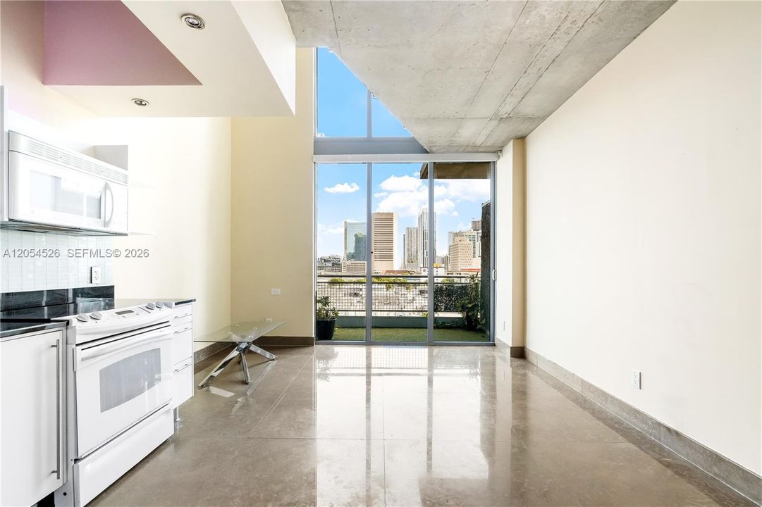 For Rent: $3,200 (1 beds, 1 baths, 795 Square Feet)