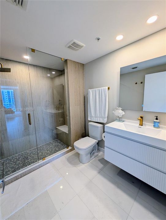 2nd bathroom
