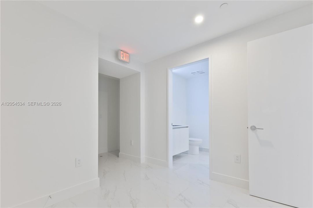 В аренду: $14,300 (6 спален, 5 ванн, 2636 Квадратных фут)