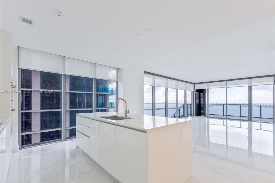 В аренду: $14,300 (6 спален, 5 ванн, 2636 Квадратных фут)