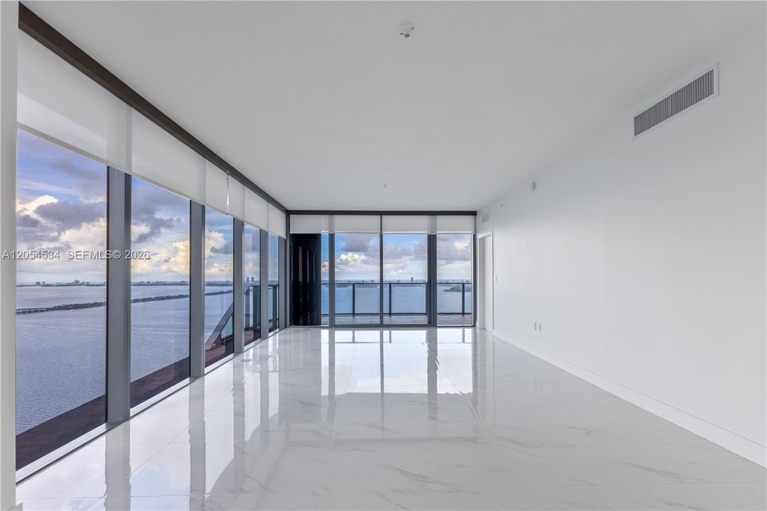 В аренду: $14,300 (6 спален, 5 ванн, 2636 Квадратных фут)