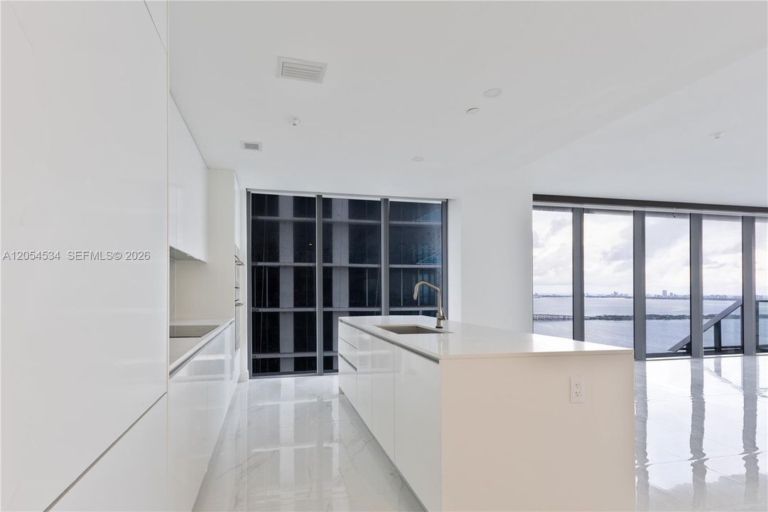 В аренду: $14,300 (6 спален, 5 ванн, 2636 Квадратных фут)