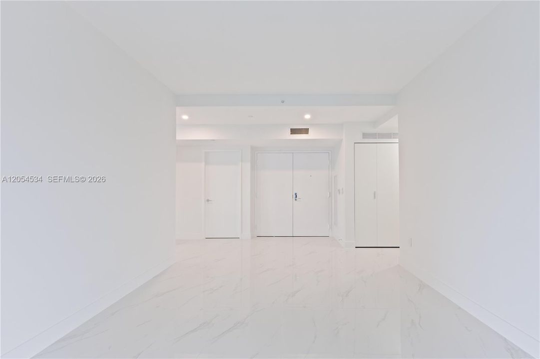 В аренду: $14,300 (6 спален, 5 ванн, 2636 Квадратных фут)