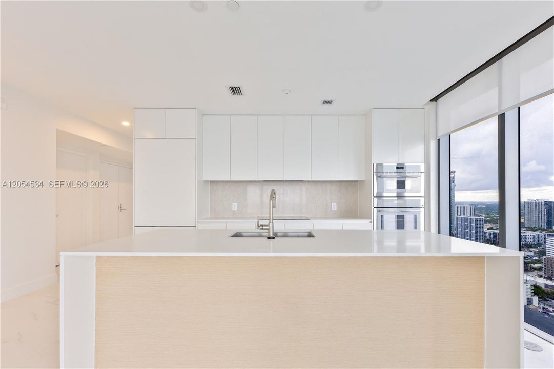 В аренду: $14,300 (6 спален, 5 ванн, 2636 Квадратных фут)