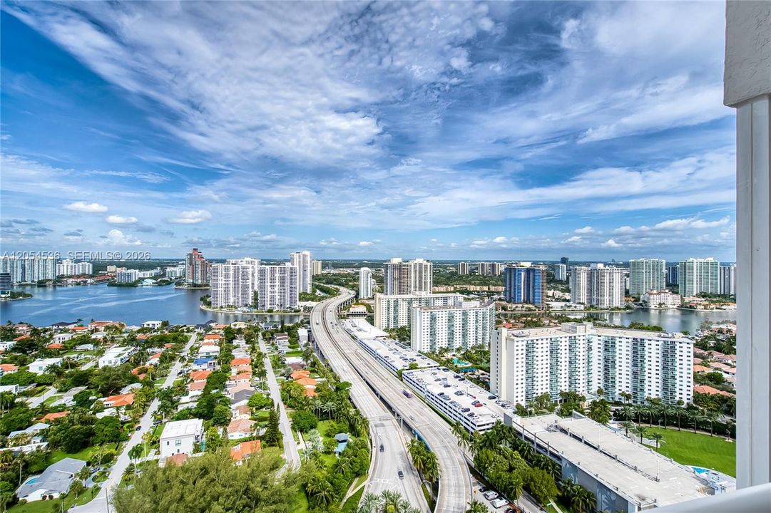 В аренду: $14,000 (3 спален, 3 ванн, 2650 Квадратных фут)