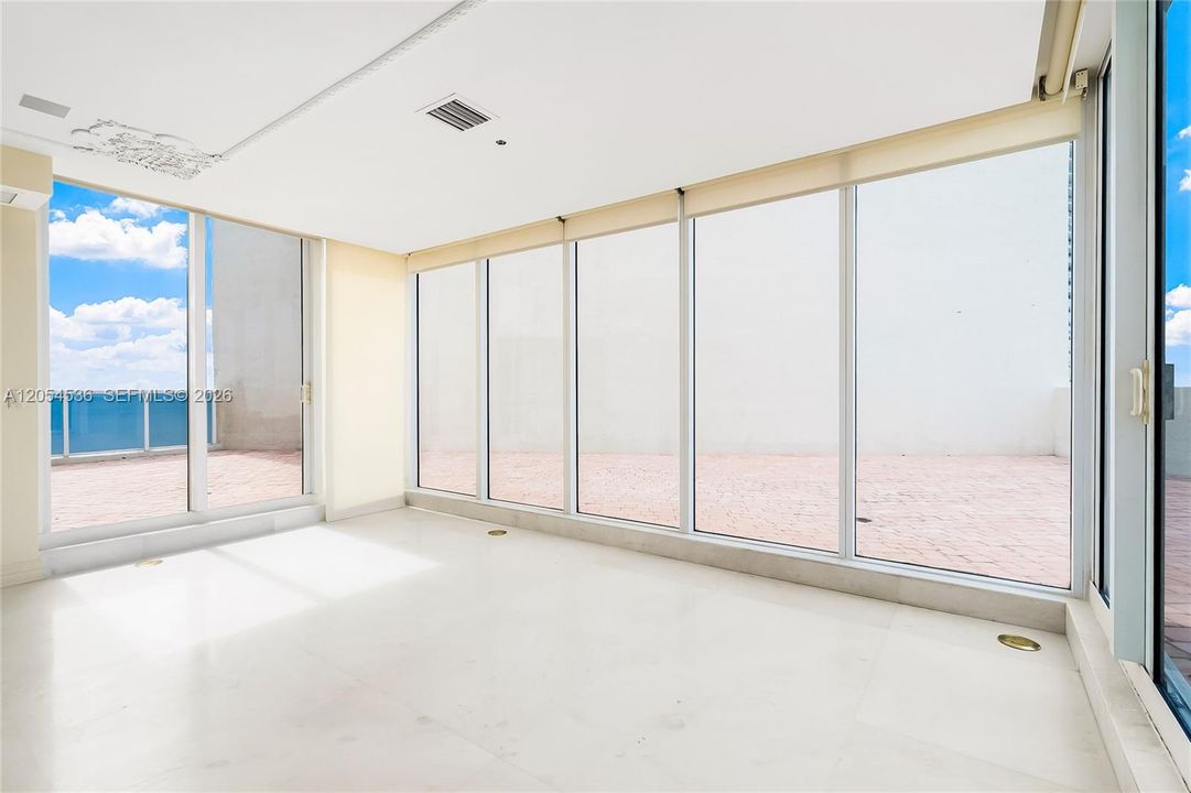 В аренду: $14,000 (3 спален, 3 ванн, 2650 Квадратных фут)
