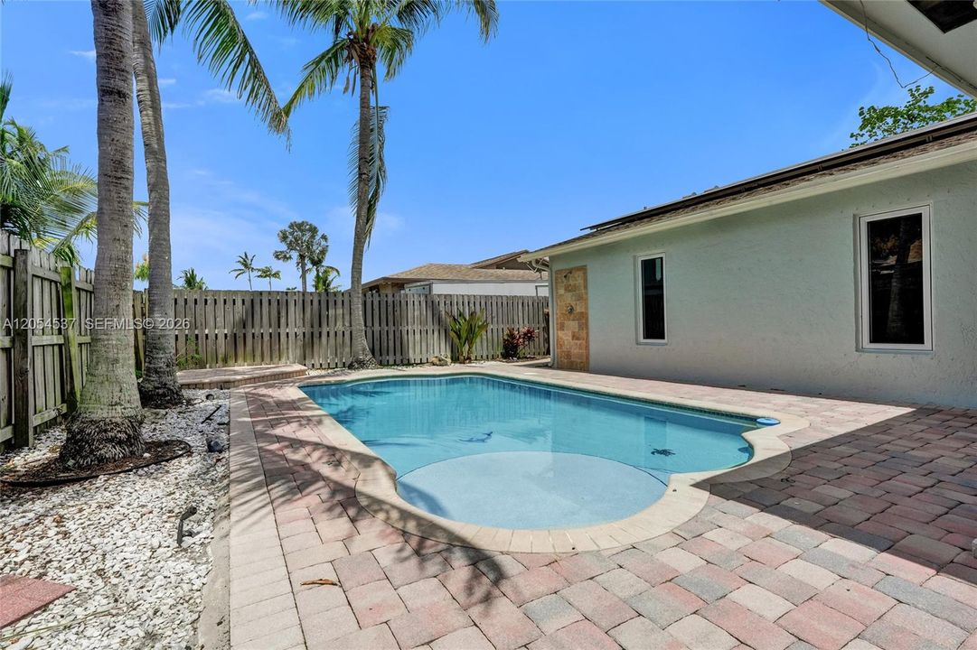 En Venta: $599,999 (3 camas, 2 baños, 1373 Pies cuadrados)