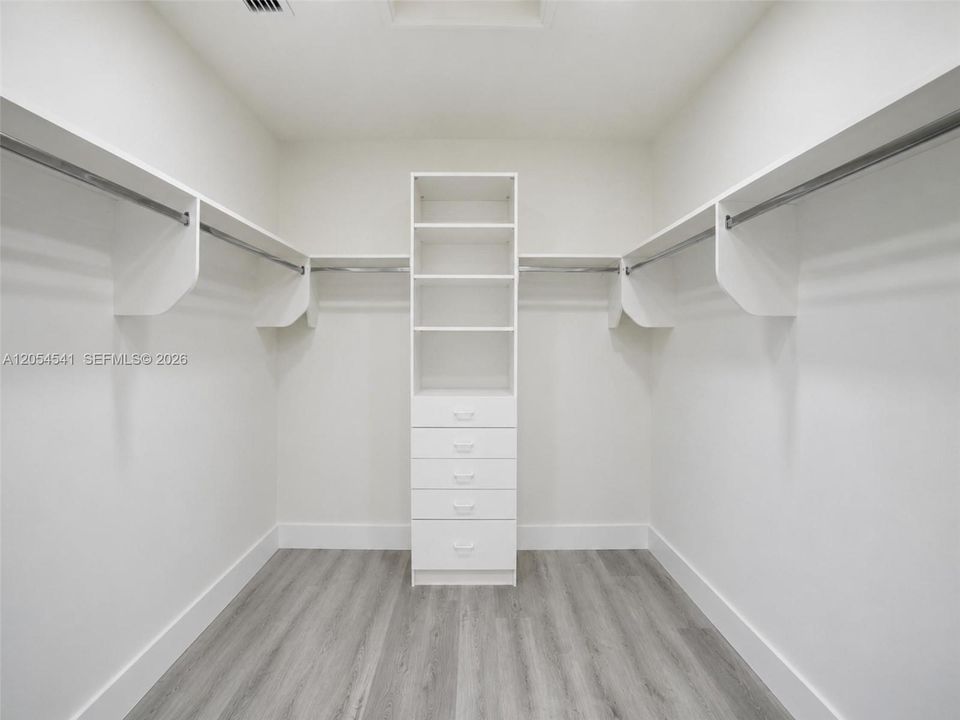 En Renta: $6,100 (4 camas, 2 baños, 2580 Pies cuadrados)