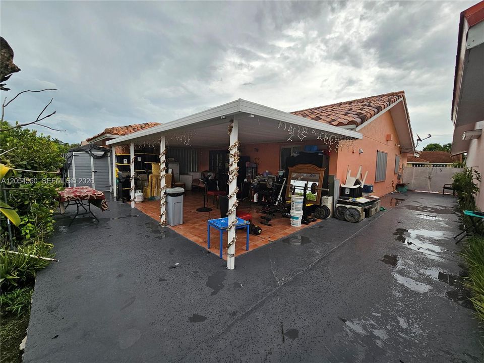 Под контрактом: $605,000 (5 спален, 3 ванн, 1882 Квадратных фут)