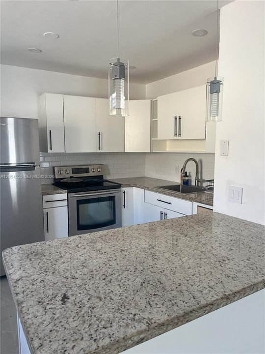 For Rent: $2,950 (2 beds, 1 baths, 1000 Square Feet)