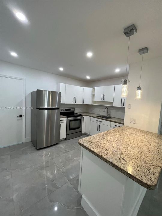 For Rent: $2,950 (2 beds, 1 baths, 1000 Square Feet)