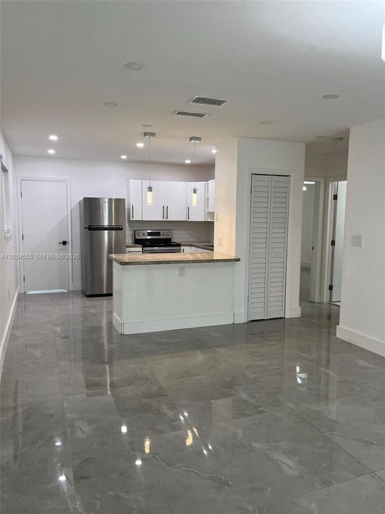 For Rent: $2,950 (2 beds, 1 baths, 1000 Square Feet)
