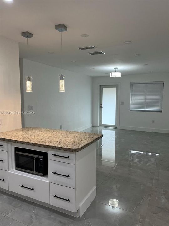 For Rent: $2,950 (2 beds, 1 baths, 1000 Square Feet)