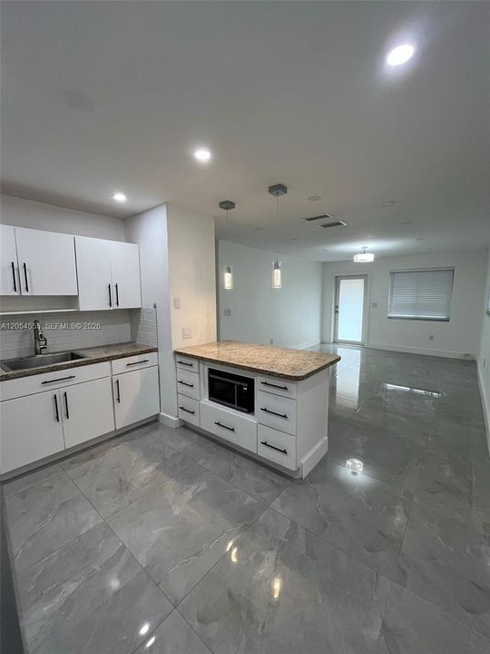 For Rent: $2,950 (2 beds, 1 baths, 1000 Square Feet)