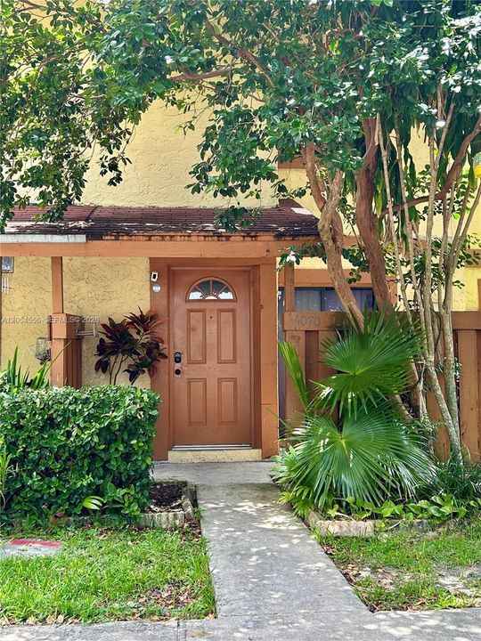 For Sale: $290,000 (2 beds, 1 baths, 1152 Square Feet)