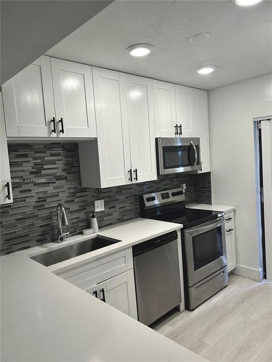 For Sale: $290,000 (2 beds, 1 baths, 1152 Square Feet)
