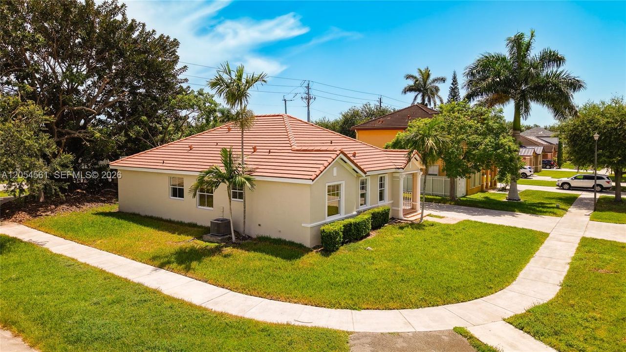 На продажу: $675,000 (4 спален, 2 ванн, 1797 Квадратных фут)