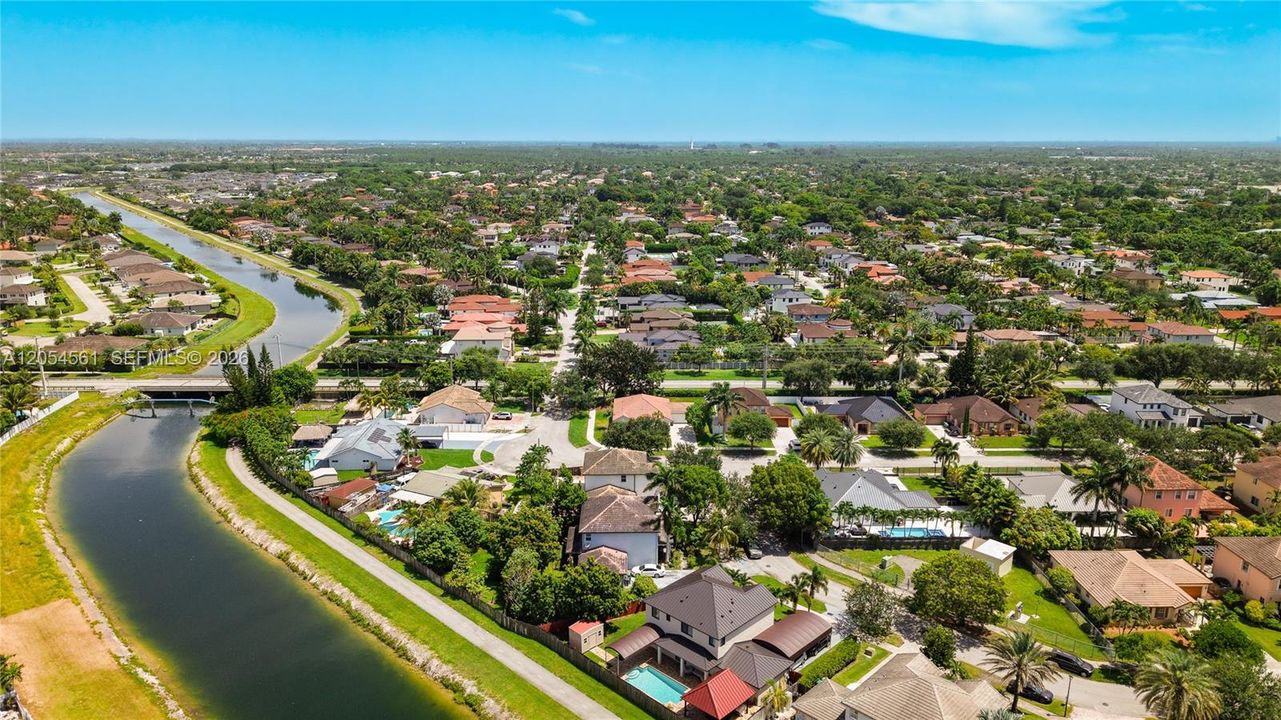 На продажу: $675,000 (4 спален, 2 ванн, 1797 Квадратных фут)