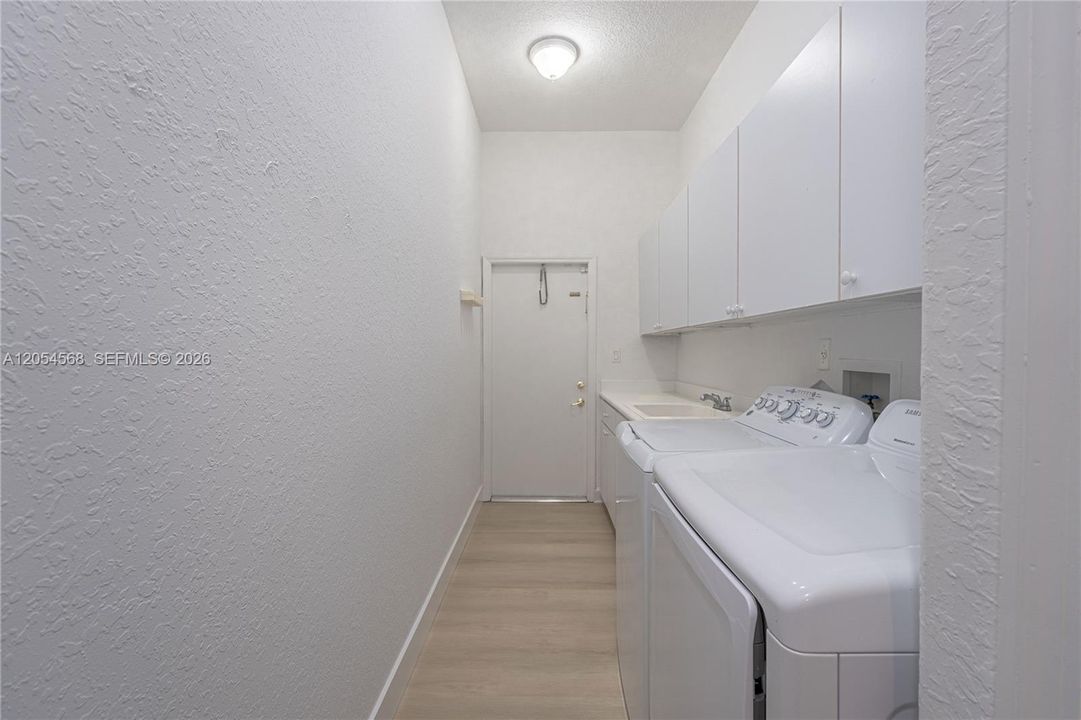 В аренду: $8,500 (5 спален, 4 ванн, 3437 Квадратных фут)