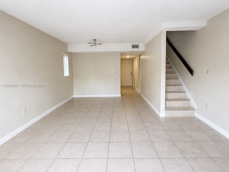 For Rent: $2,250 (2 beds, 2 baths, 1140 Square Feet)