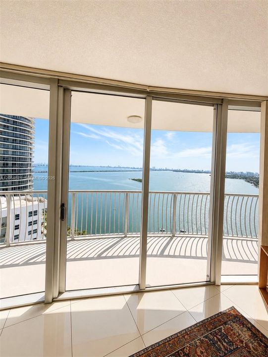 En Venta: $580,000 (2 camas, 2 baños, 1048 Pies cuadrados)
