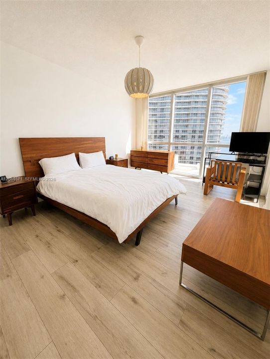 En Venta: $580,000 (2 camas, 2 baños, 1048 Pies cuadrados)