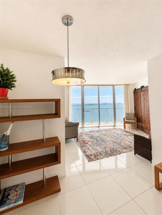 En Venta: $580,000 (2 camas, 2 baños, 1048 Pies cuadrados)