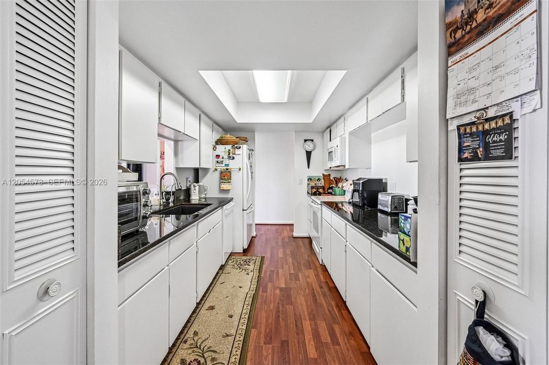 На продажу: $1,399,993 (6 спален, 7 ванн, 9845 Квадратных фут)