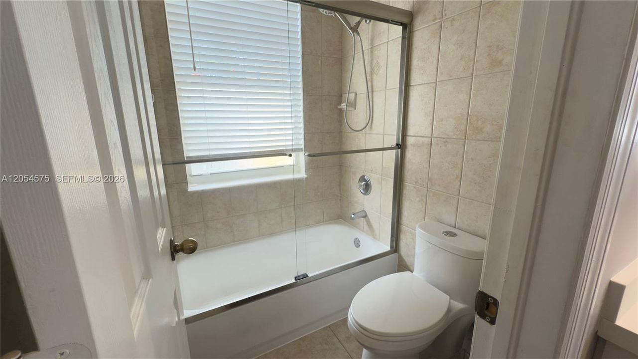 Под контрактом: $4,700 (4 спален, 3 ванн, 2679 Квадратных фут)