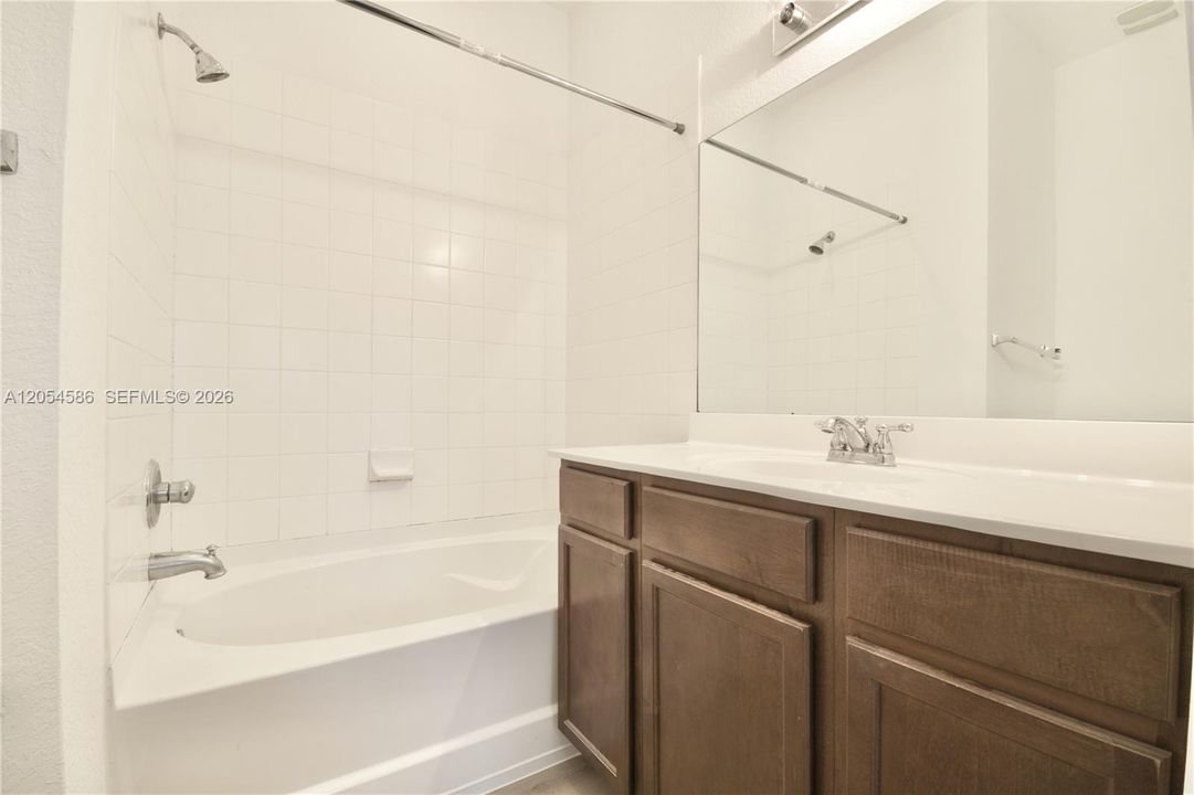 В аренду: $2,750 (3 спален, 2 ванн, 1256 Квадратных фут)