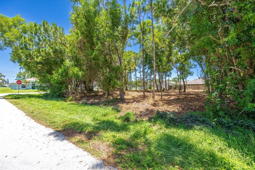 Под контрактом: $160,000 (0.32 acres)