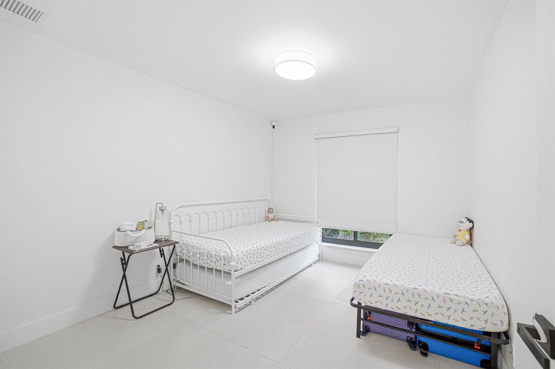 Bedroom1 (2)
