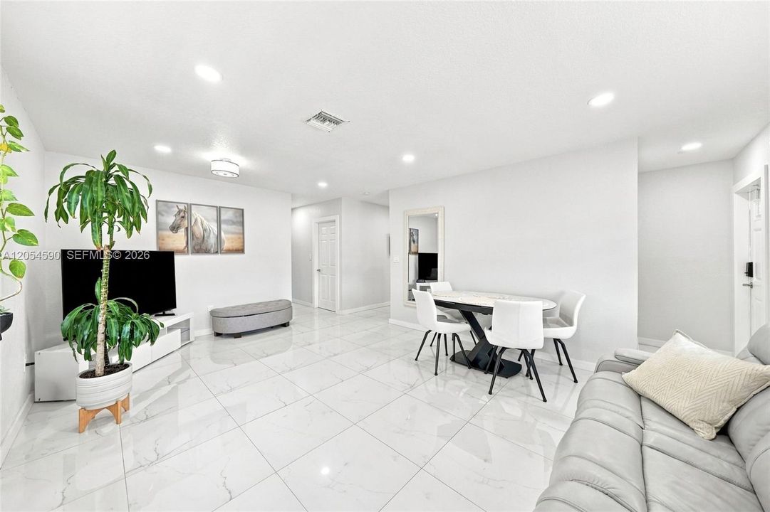 En Venta: $470,000 (3 camas, 2 baños, 1222 Pies cuadrados)