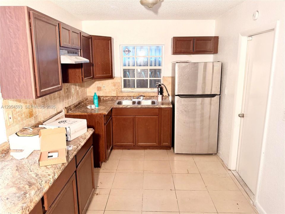 For Sale: $395,000 (4 beds, 2 baths, 1327 Square Feet)
