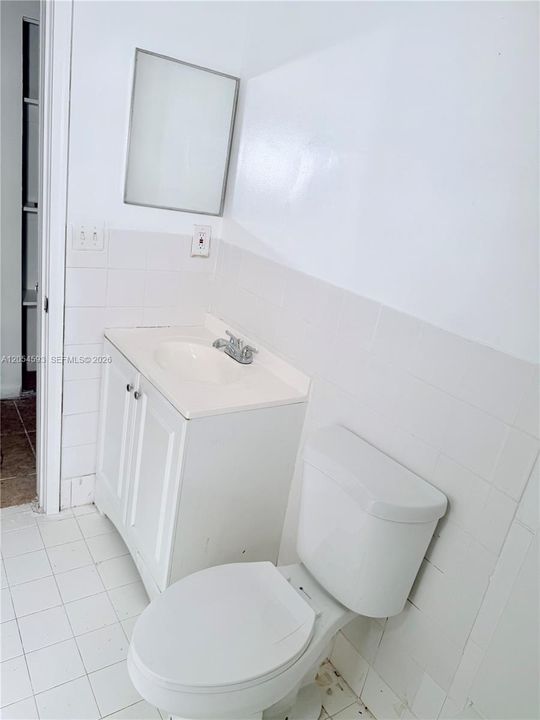 Master bed/ bathroom