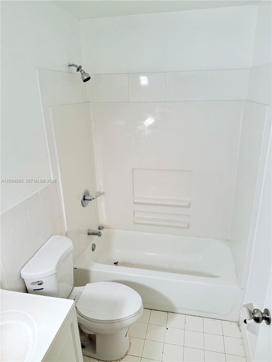 Master bed/ bathroom