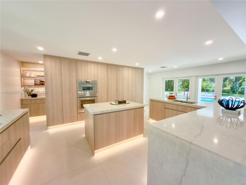 For Sale: $2,985,000 (5 beds, 4 baths, 3958 Square Feet)