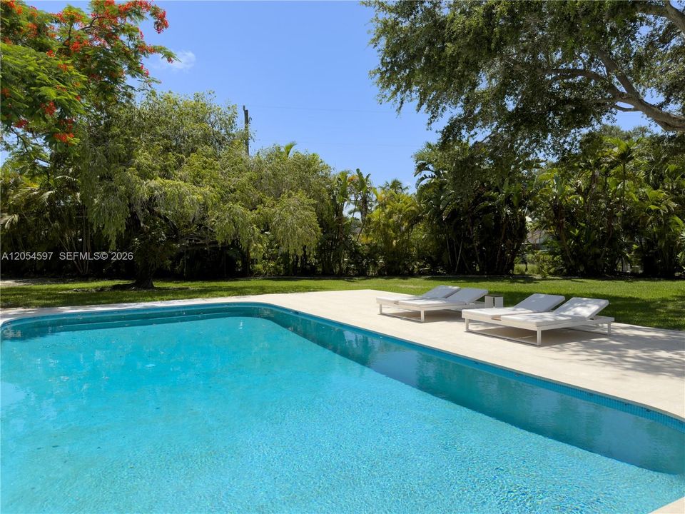 For Sale: $2,985,000 (5 beds, 4 baths, 3958 Square Feet)