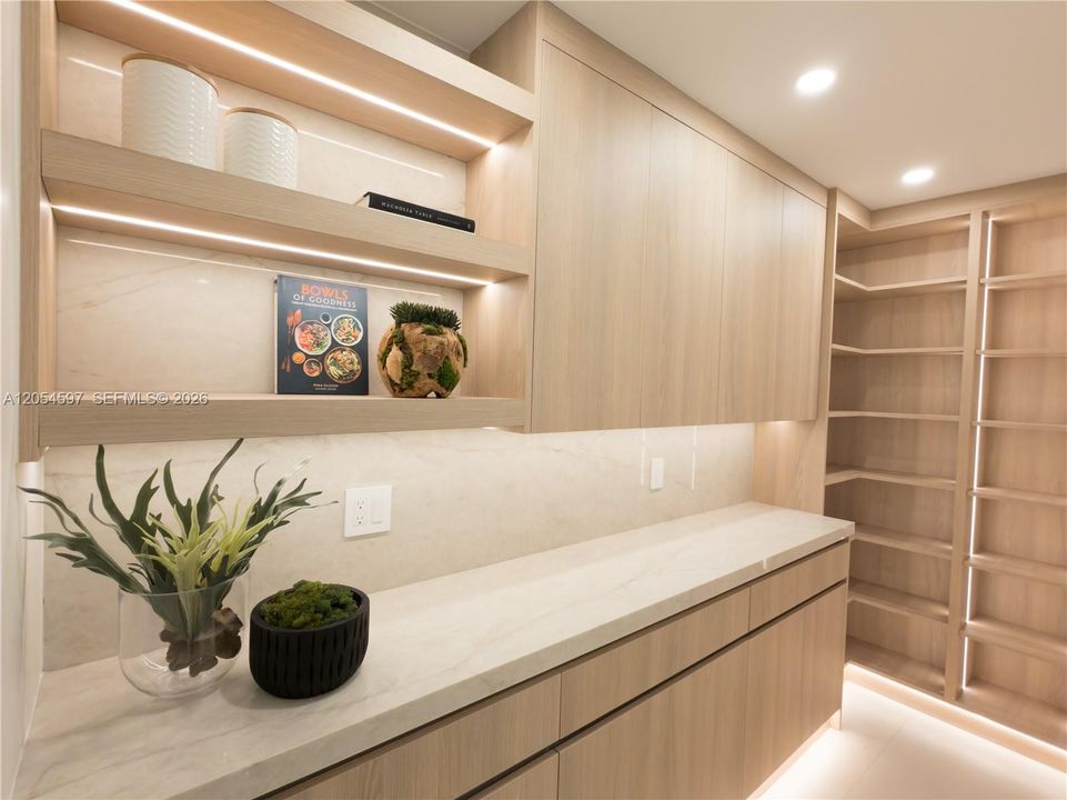 For Sale: $2,985,000 (5 beds, 4 baths, 3958 Square Feet)