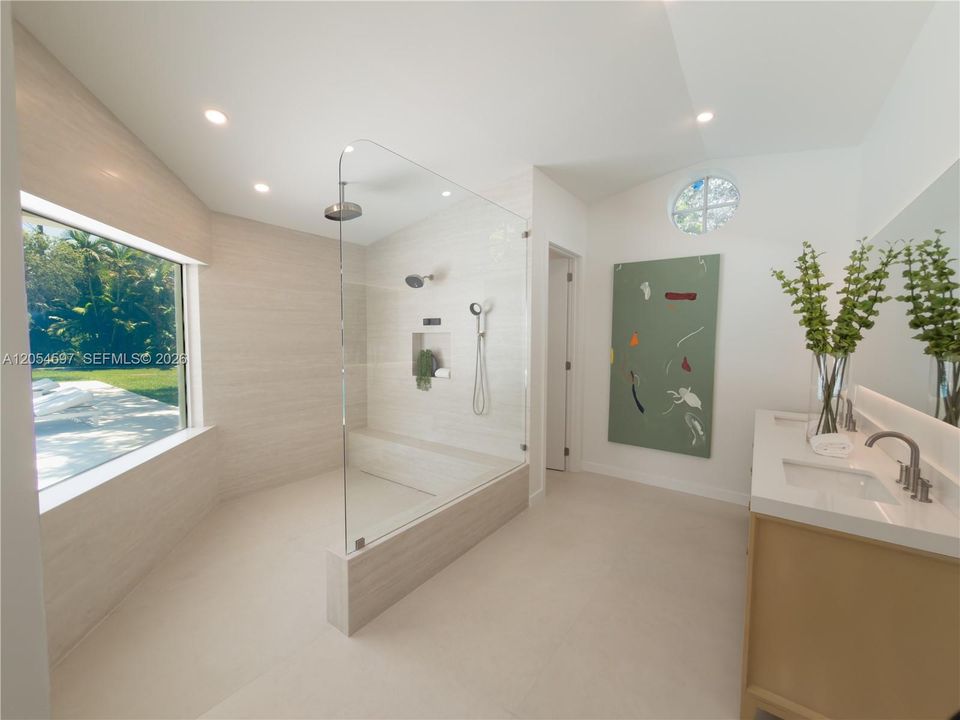 For Sale: $2,985,000 (5 beds, 4 baths, 3958 Square Feet)