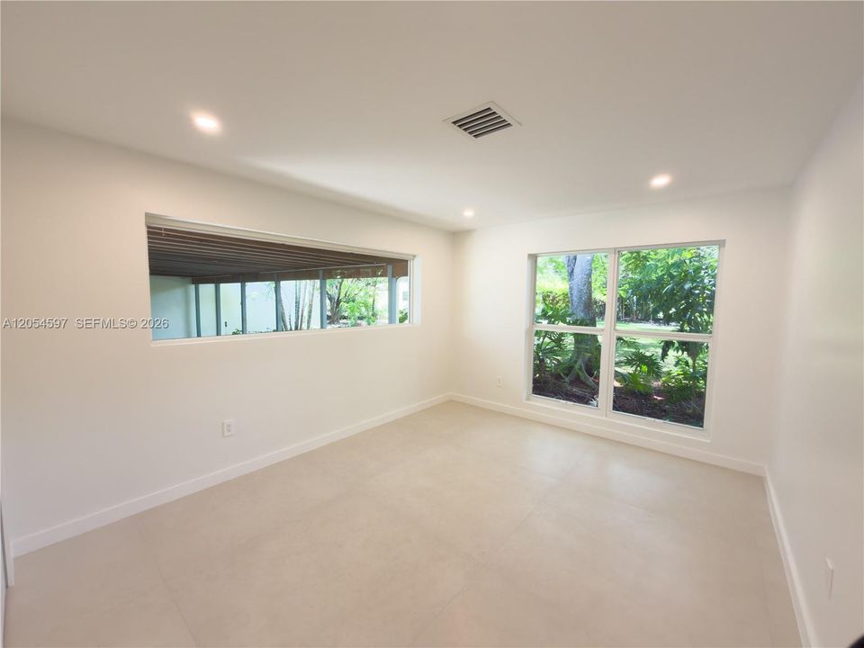For Sale: $2,985,000 (5 beds, 4 baths, 3958 Square Feet)