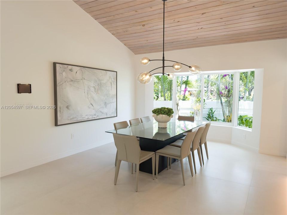 For Sale: $2,985,000 (5 beds, 4 baths, 3958 Square Feet)