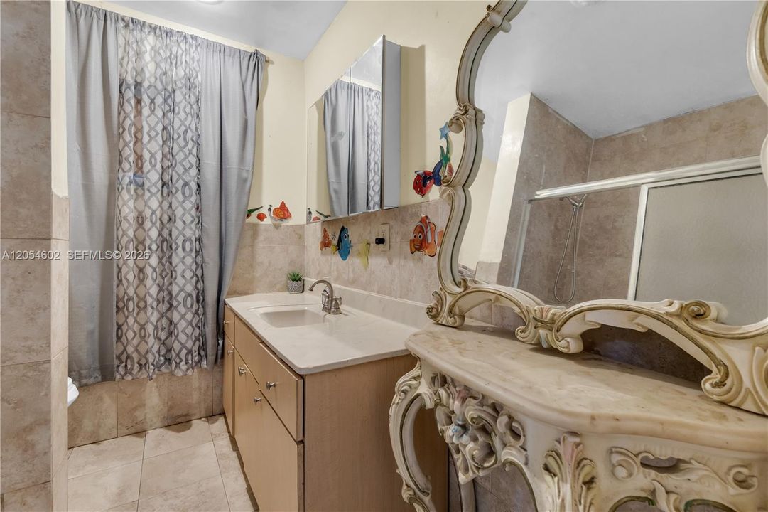 На продажу: $699,998 (3 спален, 2 ванн, 2000 Квадратных фут)